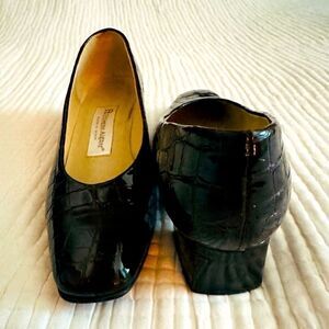 Etienne Aigner Sara brown, patten leather pumps.